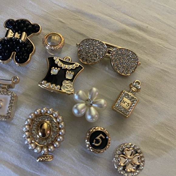 (10)Designer Inspired Croc Pendants - Picture 6 of 7